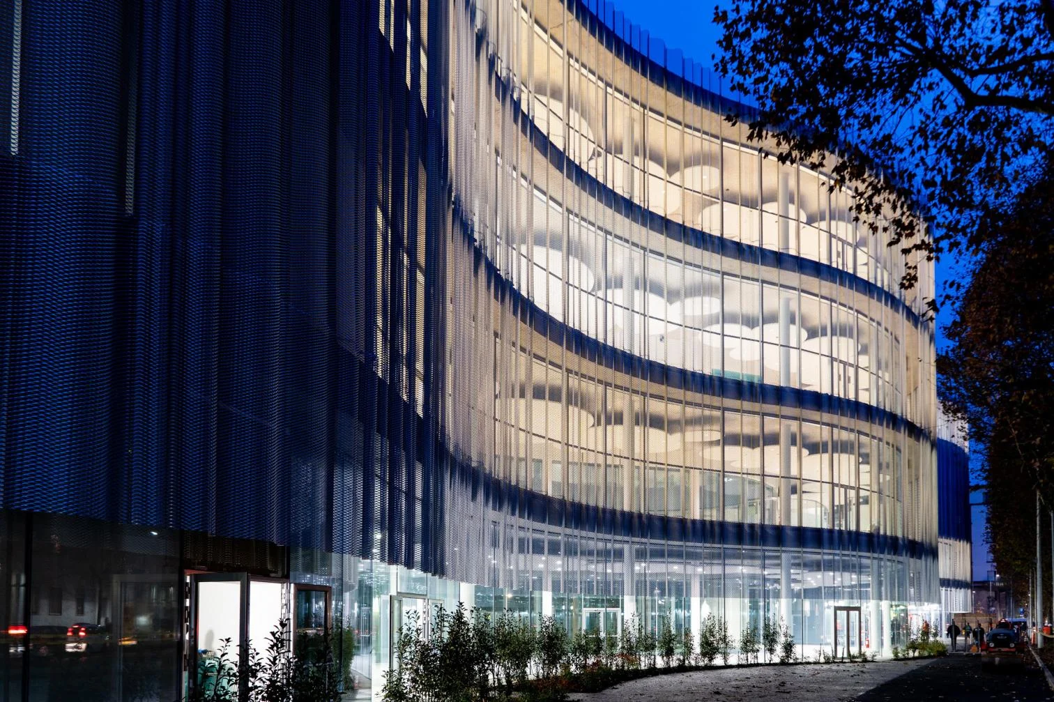 Le campus Bocconi à la tombée de la nuit