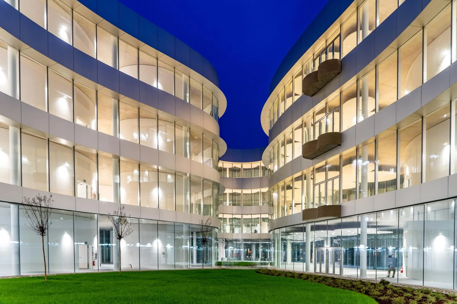 Le campus Bocconi à Milan en soirée